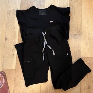Figs Black Scrub Set. Ruffled sleeve top and straight leg/high waist bottoms